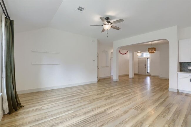 Building Photo - 13620 Glen Mark Dr