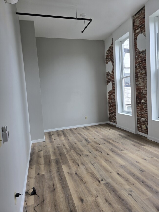 Building Photo - 121 Public Sq