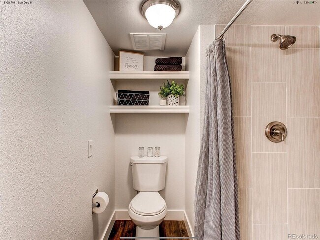 Building Photo - Beautiful Open & Remodeled 5 Bedroom Home ...