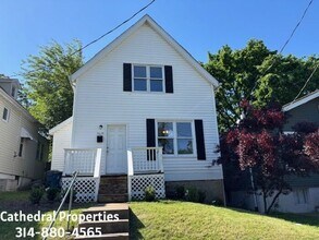 Building Photo - Charming 2 Story House in an Amazing Location