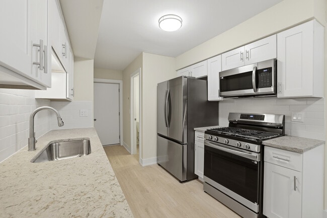 Building Photo - 763 Wellington Ave