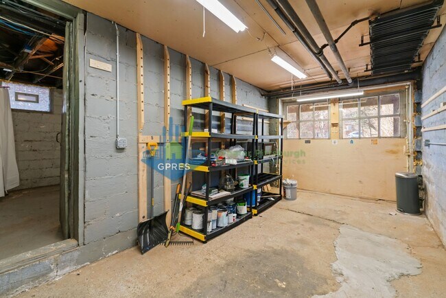 Building Photo - Spacious 3-Bedroom Home w/ Parking & Central A/C – Squirrel Hill