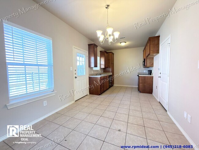 Building Photo - 916 Parkplace Ridge