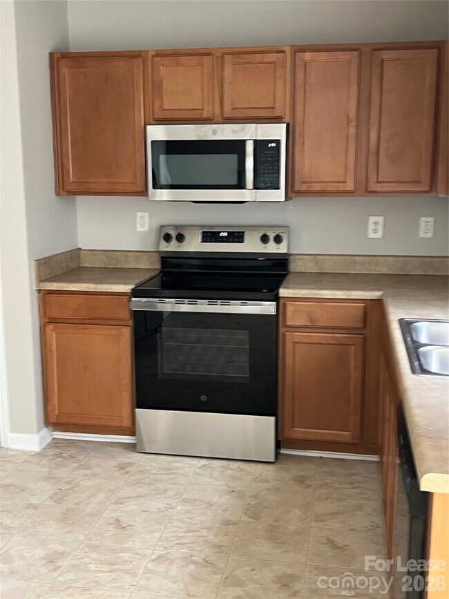 Building Photo - 1111 Delander Ln