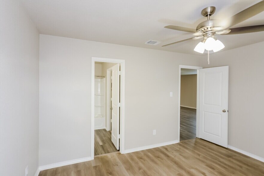 Building Photo - 8944 Yorkshire Way