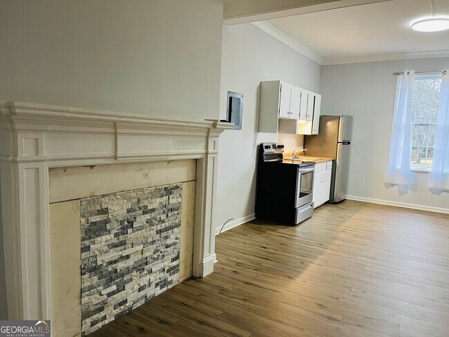 Building Photo - 504 Broad St