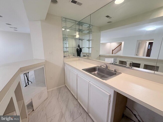 Building Photo - 5900 Parenham Way