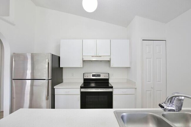 Building Photo - Beautiful 3/2 Home Recently Remodeled with...