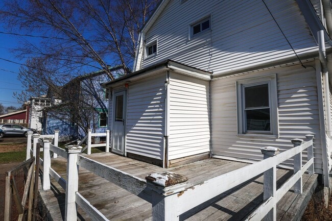 Building Photo - 555 W High St