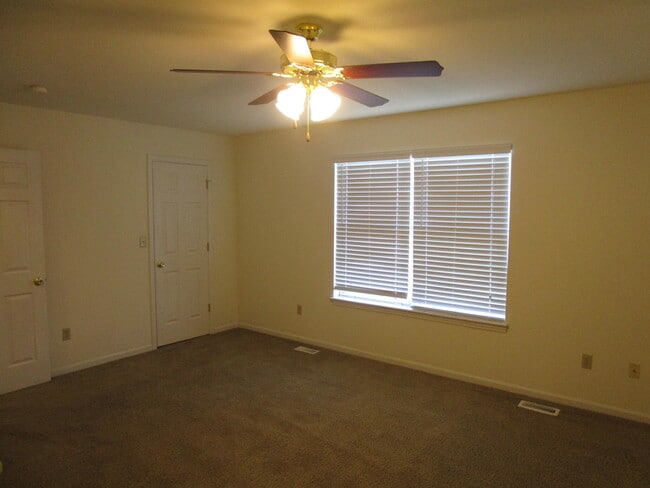 Building Photo - 2412 Calder Ct