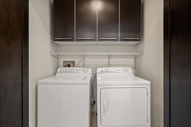 Building Photo - Resort Style Amenities in a Luxury, Modern 2 Bedroom Condo