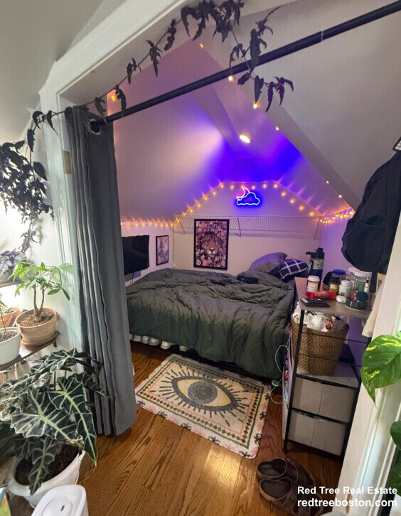 Building Photo - 71 Hillside St