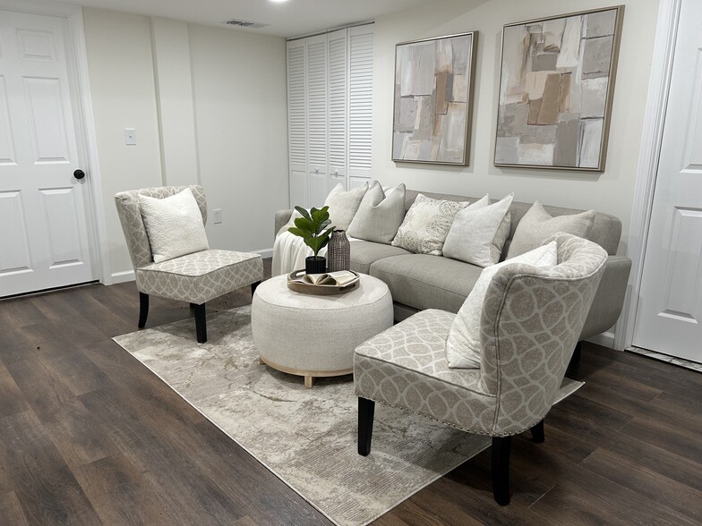 Building Photo - 196 Key Pky