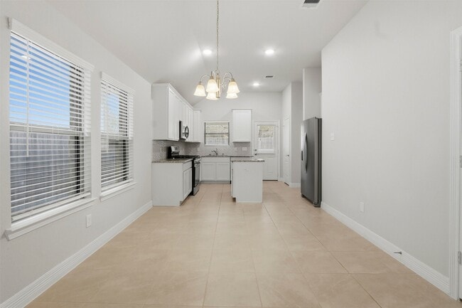 Building Photo - 40704 Guillemont Ln