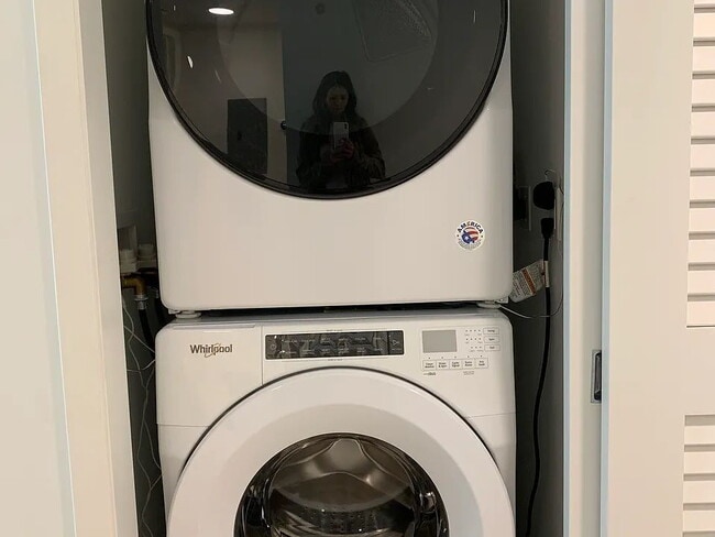 Building Photo - "Charming Urban Oasis: Spacious 1-Bedroom Retreat in the Heart of San Francisco!"