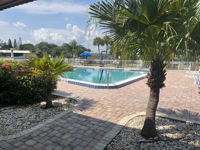 Building Photo - 343 Talbot St