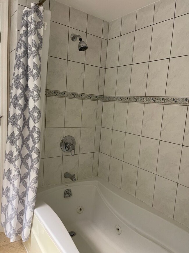 Building Photo - Furnished 3 Bedroom 3 Bath Condo
