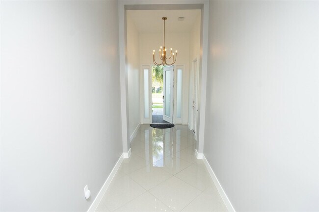 Building Photo - 10660 S Lago Vista Cir