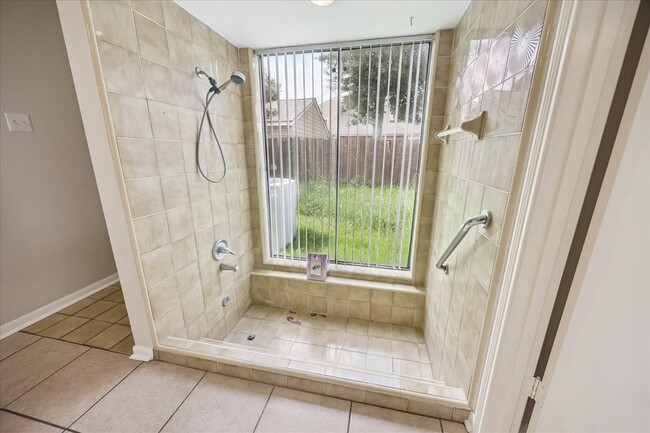 Building Photo - 8018 Cobblefield Ln