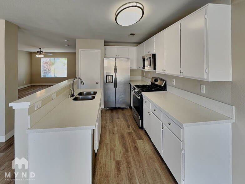 Building Photo - 2704 Exulted Valley Ave