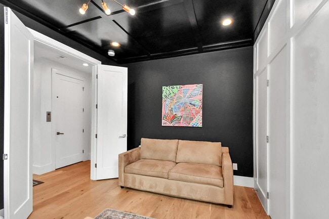 Building Photo - 2303 Yupon St