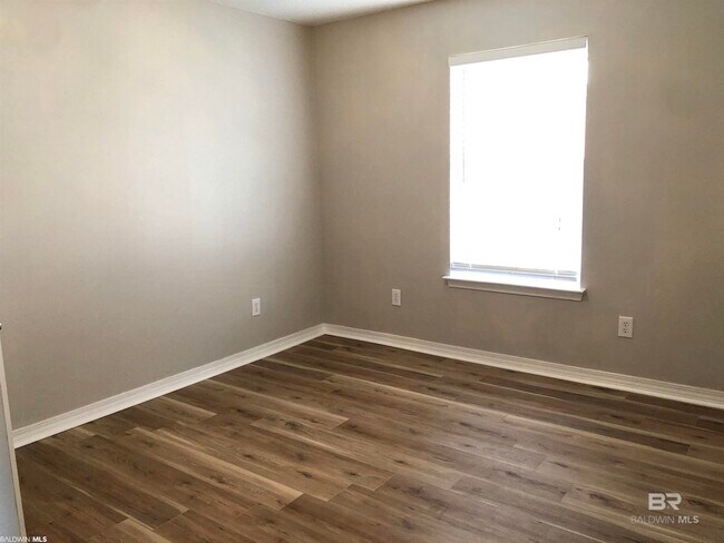 Building Photo - 9839 Hollowbrook Ave