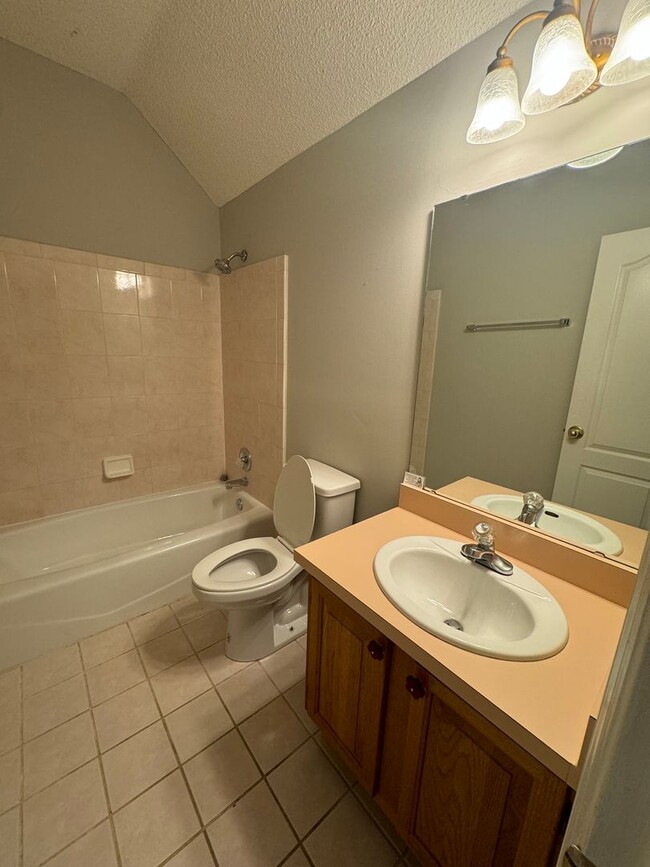Building Photo - Gorgeous 4 bedroom 4.5 bathroom home in Ki...
