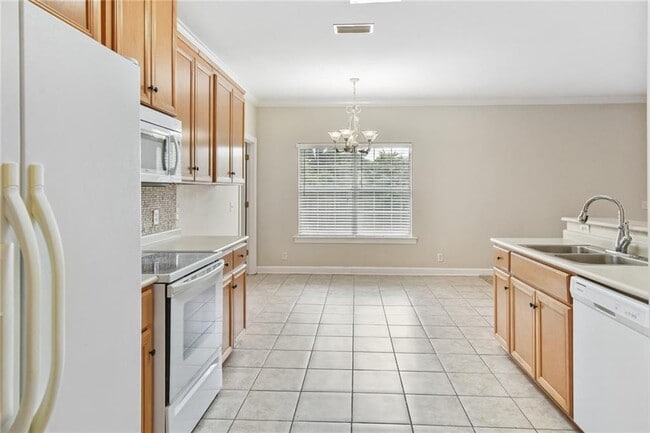 Building Photo - 161 Huntington Cir