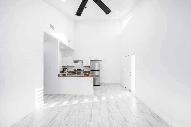 Building Photo - 3911 Casa Blanca Lake Rd