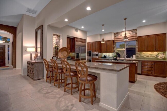 Building Photo - 348 Tomahawk Dr