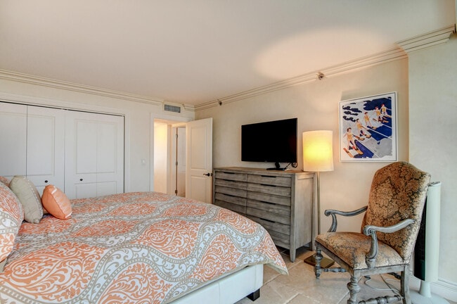 Building Photo - 250 S Ocean Blvd
