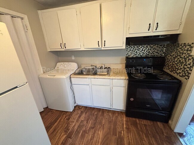 Building Photo - 1624 Rolfe Pl