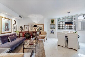 Building Photo - 825 Brickell Bay Dr