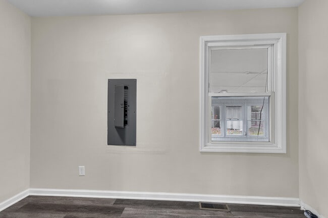 Building Photo - 207 N Nunn St