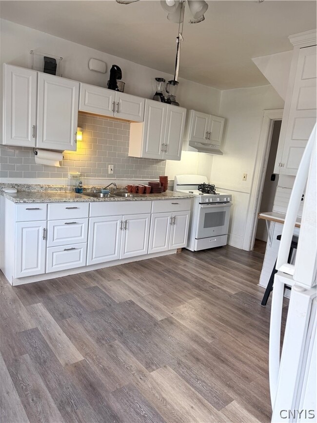 Building Photo - 2131 James St