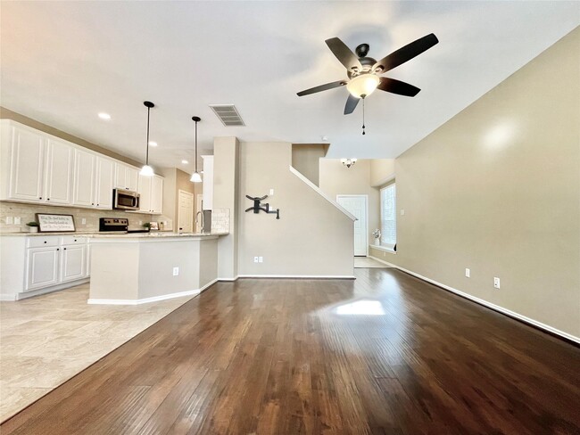 Building Photo - 19 Blue Creek Pl