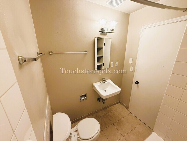 Building Photo - 18101 SE Arista Dr