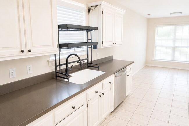 Building Photo - 5601 Country Ridge