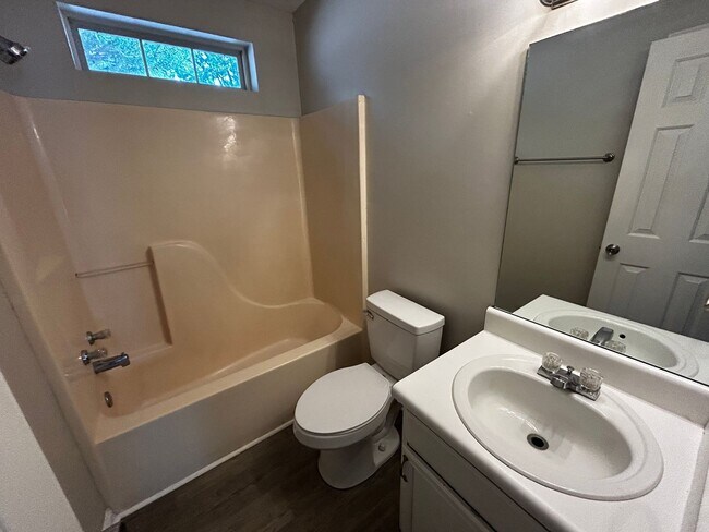 Building Photo - Nice ranch 3/2 with garage. Just renovated