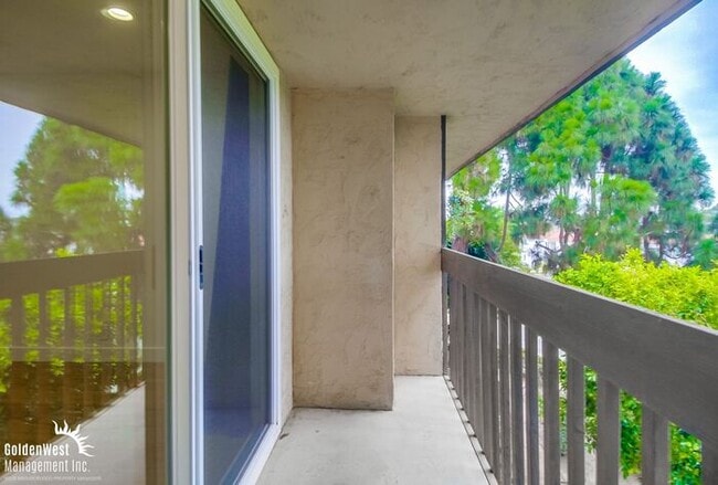 Building Photo - Modern 2Bdm 1.5Ba Townhome in Point Loma w...