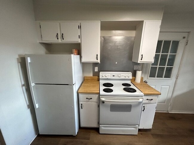 Building Photo - $1050 Middletown 2 bedroom for rent