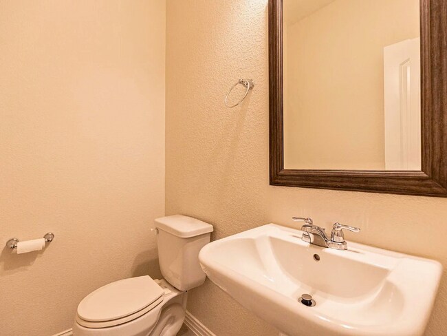Building Photo - Spacious 4 Bedroom Home with 2 Car Garage in Boerne ISD