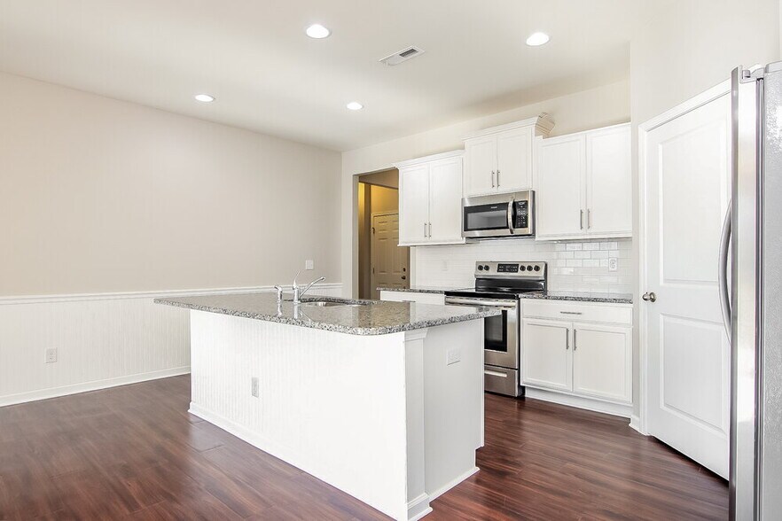 Building Photo - 621 Rose Mallow Dr