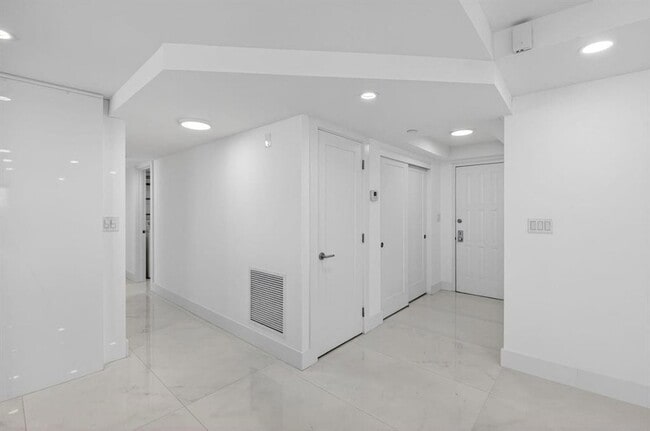 Building Photo - 3420 S Ocean Blvd