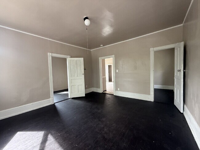 Building Photo - An affordable 2-bedroom, 1-bath unit available now!