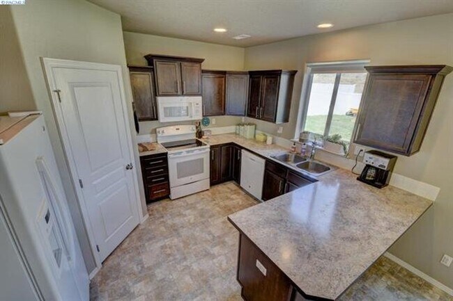 Building Photo - 1710 SW Panorama Dr