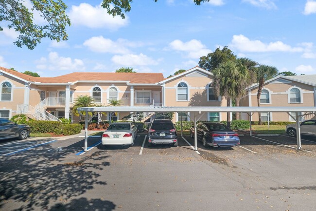 Building Photo - 2 bed + den 2 bath condo, just 2.5 miles from the beach!