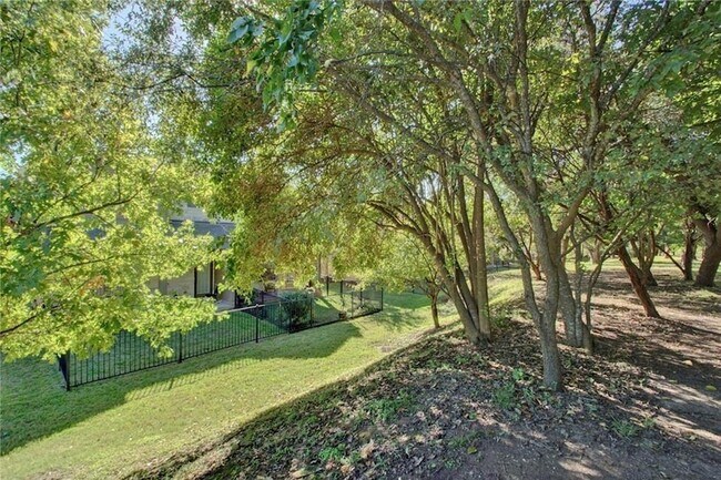 Building Photo - 1310 W Parmer Ln