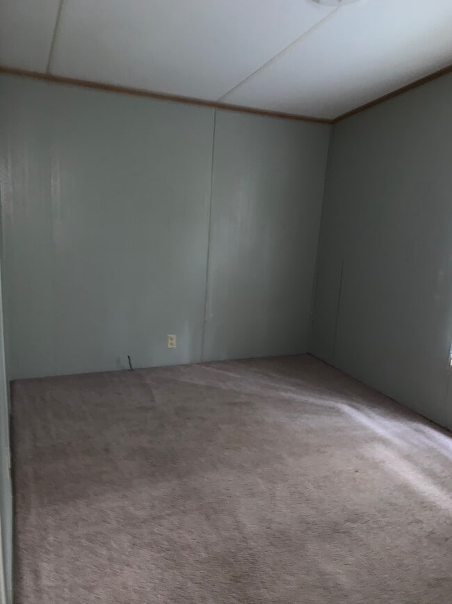 Building Photo - FOR RENT