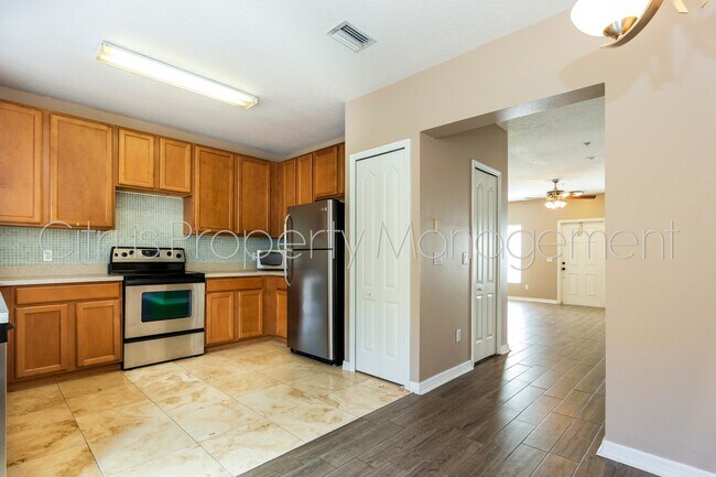 Building Photo - Daniels Landing 2/2.5 Townhome available now!